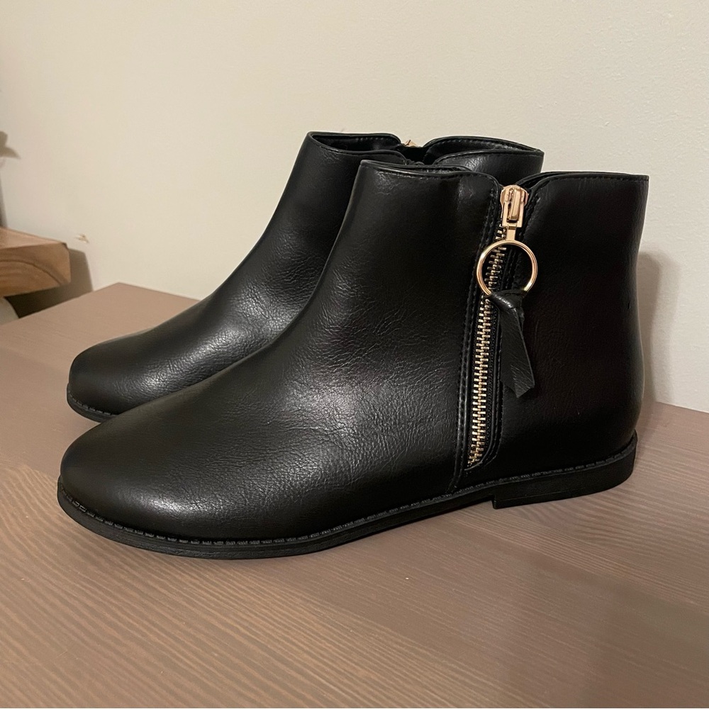 Brand New Aldo Black Zippered Ankle Boots